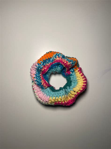 How to Crochet a Miu Miu Inspired Scrunchie 